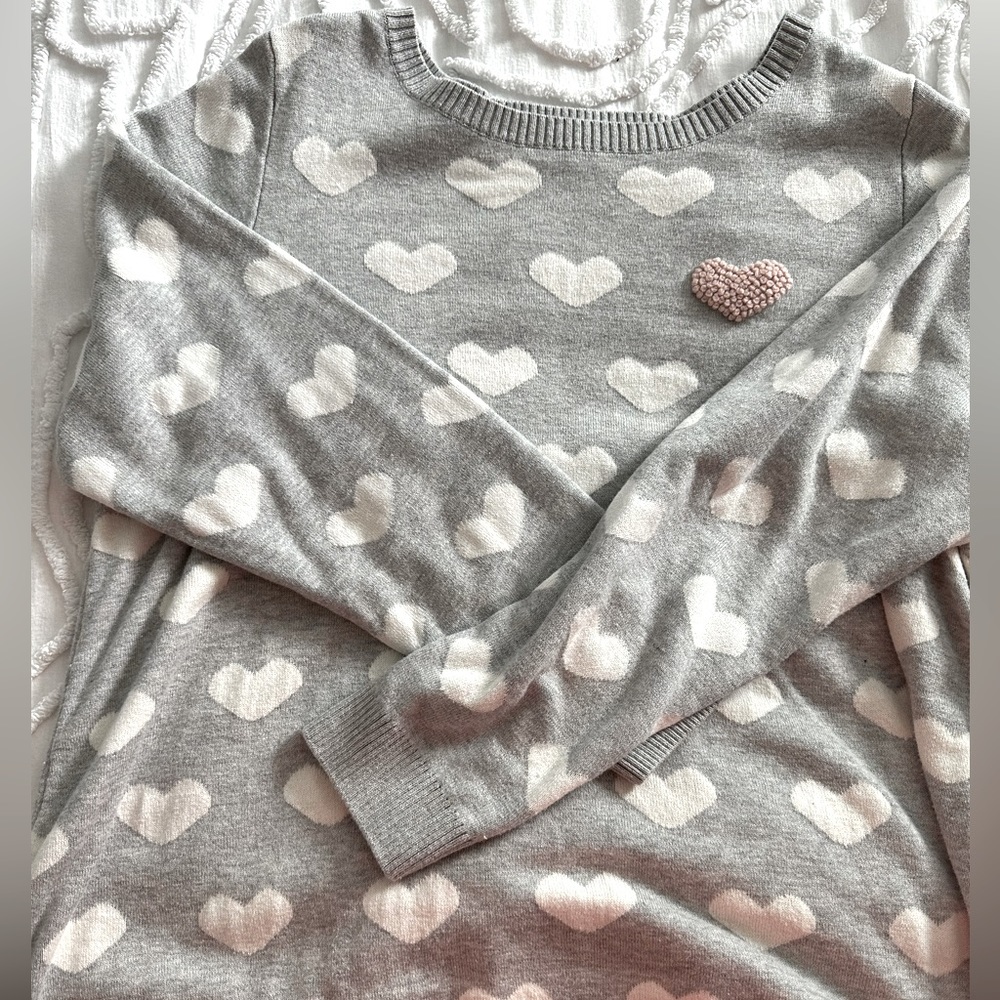 Grey sweater with pink heart